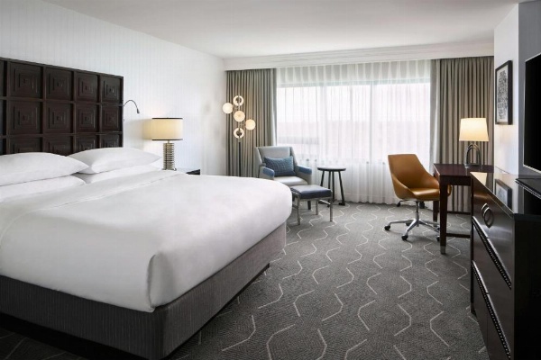 Renaissance by Marriott Baltimore Harborplace Hotel image 11