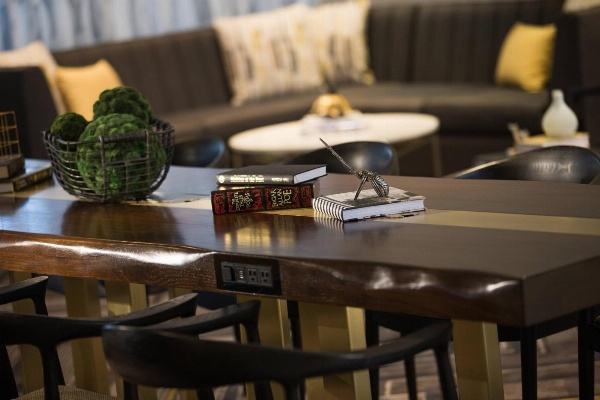 Renaissance by Marriott Baltimore Harborplace Hotel image 6